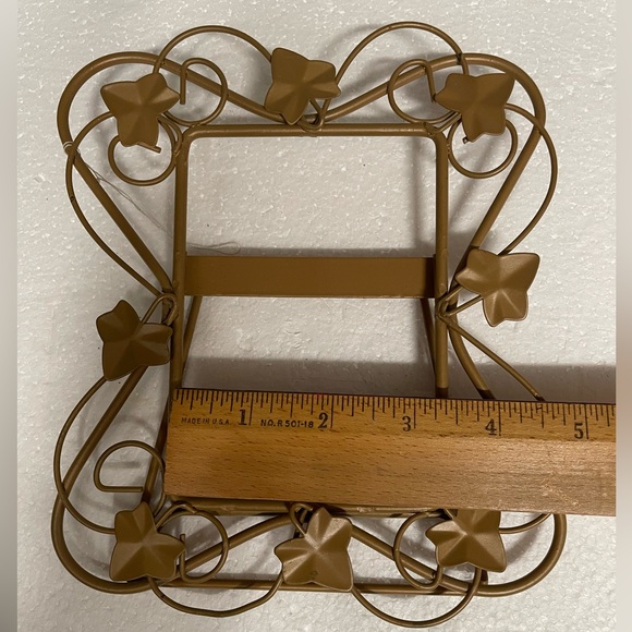NWOT Gold Metal Heart-Shape Pic Frame W/Ivy Lear/Vines-Cover Glass not included - Picture 3 of 11